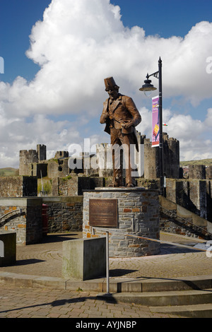 Statue of the Comedian Tommy Cooper near Caerphilly Castle, Caerphilly, South Wales, UK Stock Photo