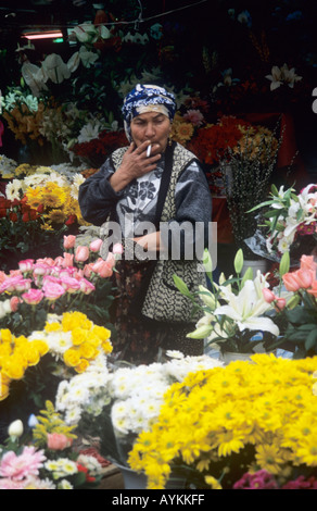 ROMA GYPSY FLOWERSELLER AT TAKSIM SQUARE, ISTANBUL Stock Photo