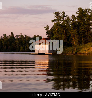 Lake of the Woods, Ontario, Canada, Little cabin on the lake Stock Photo