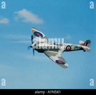 Supermarine Spitfire Mk IX MH434 flying over Buckinghamshire UK Stock Photo