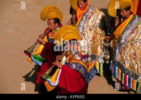 China, Tibet, Qinghai province, Tongren (Repkong), Wutun Si monastery, new year's day, tibetan monks playing the traditional trumpet Stock Photo