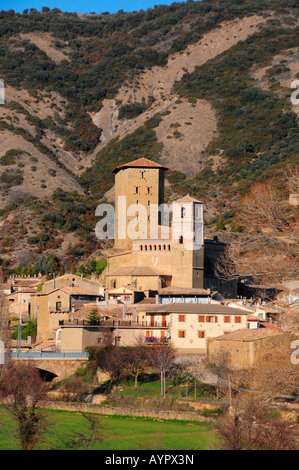 Church and town of Beil, Zaragoza Province, Aragón, Spain, Europe Stock Photo