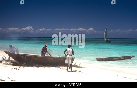 Building traditional dugout canoe near the beach at Nungwi on the north west of Zanzibar Island, Tanzania Stock Photo