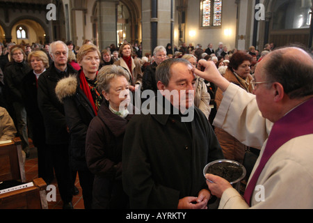 Pastor Helmut Kusche ashing parishioners' foreheads on Ash Wednesday at the Herz-Jesu Church in Koblenz, Rhineland-Palatinate,  Stock Photo