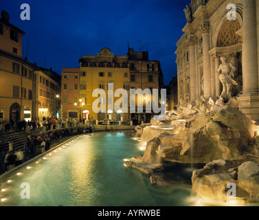 Trevi-Platz und Trevi-Brunnen in Rom bei Nacht Stock Photo