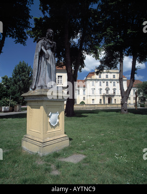 Standbild, Statue der Kurfuerstin Louise Henriette, Schloss Oranienburg, Oranienburg, Brandenburg Stock Photo