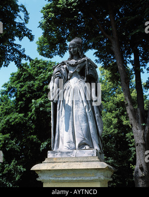 Standbild, Statue der Kurfuerstin Louise Henriette am Schloss, Oranienburg, Brandenburg Stock Photo