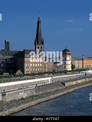 Altstadtansicht mit Rheinuferpromenade, Lambertuskirche, Schlossturm, Duesseldorf, Rhein, Nordrhein-Westfalen Stock Photo