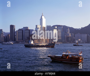 Hafen, Schiffe, Schiffsverkehr, Wolkenkratzer-Skyline, Victoria, Hong Kong Insel, Hongkong Stock Photo