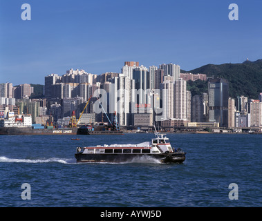 Hafen, Schiffsverkehr, Boot, Wolkenkratzer-Skyline Causeway Bay, Hong Kong Insel, Hongkong Stock Photo
