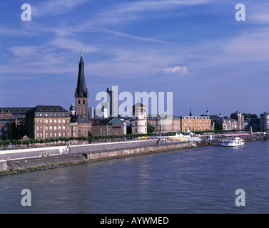Altstadtpanorama mit Rheinuferpromenade, Lambertuskirche, LVA-Verwaltung, Schlossturm, Duesseldorf, Rhein, Nordrhein-Westfalen Stock Photo