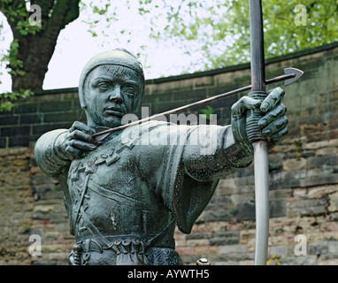 GB  NOTTINGHAMSHIRE NOTTINGHAM ROBIN HOOD STATUE Stock Photo