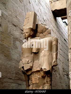 Ausgrabungsgelaende, Grosser Amun-Tempel, Tempelruinen, Ramses-Statue, Skulptur, Karnak, Oberaegypten Stock Photo