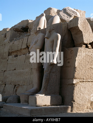 Ausgrabungsgelaende, Grosser Amun-Tempel, Tempelruinen, Ramses-Statuen, Skulpturen, Karnak, Oberaegypten Stock Photo