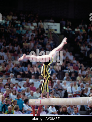sports, gymnastics, gymnastic exercise, women, young girl on the balance beam, woman, blurred, fuzzy, unsharp,