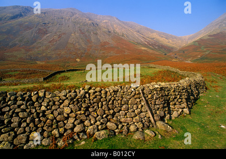 England, Cumbria, Lake District. Field drystone wall in the Eskdale valley. Stock Photo