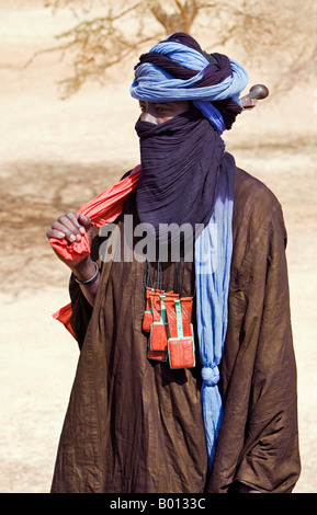 Mali, Douentza. A Bella man wearing a turban and leather amulets. The Bella are predominantly pastoral people. Stock Photo