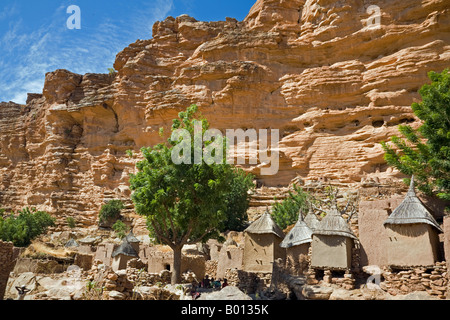 Mali, Dogon Country, Tereli. The typical Dogon village of Tereli situated among rocks at the base of the Bandiagara Escarpment Stock Photo