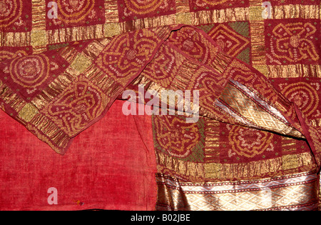 India Gujerat Crafts Gharchola pattern wedding sari gold woven houses design with tie dye pattern Stock Photo