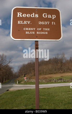Nat'l Park Service Sign marking the top of Reeds Gap, elevation 2637 ft. Crest of The Blue Ridge Parkway near Wintergreen VA Stock Photo