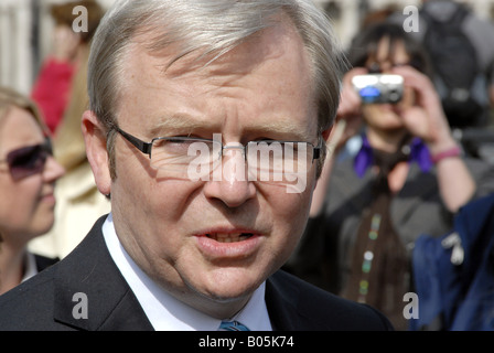 Prime Minister Kevin Rudd is laying a wreath at the Australian War Memorial at Hyde Park in London on 4 April 2008 Stock Photo