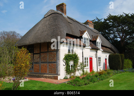 Thatched country cottage, Denmead, Hampshire, England, United Kingdom Stock Photo