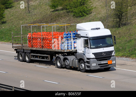 M25 motorway propane and butane liquid gas bottles Mercedes lorry Stock Photo