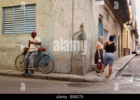 People talking on the street. La Habana Vieja. Old Havana. Cuba. Stock Photo