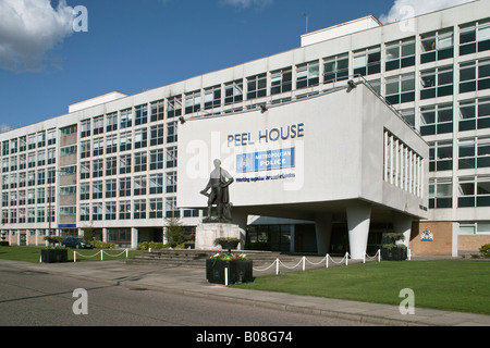 Hendon Police College, London, England. Building is the Crime Academy with statue of Sir Robert Peel Stock Photo