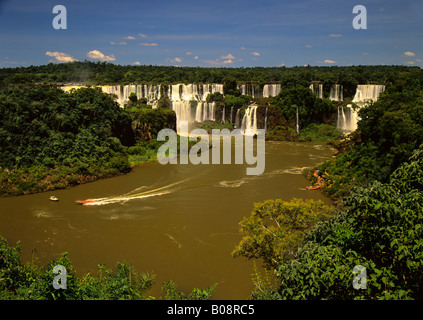 South America, Brazil, Argentina, Igwazu Falls, Igwacu Falls. The Mosquertos tumble from the cliff tops in to the Igwazu River