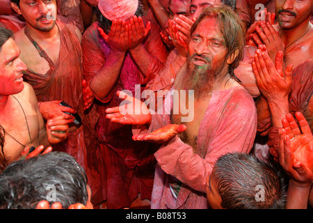 Praying Muslims during a wedding, Sufi shrine, Bareilly, Uttar Pradesh, India, Asia Stock Photo