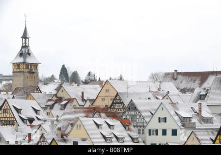 View over snow dusted rooftops, timber framed houses and Upper Gate Tower of the historic centre of Marbach am Neckar, Baden-Wu Stock Photo