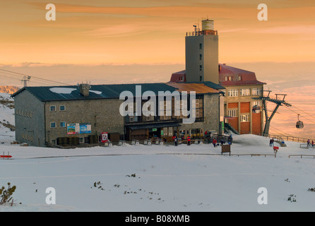 Steinbachsee mountain station at sunset under snow, cable car station on the Lomnitzer Peak, High Tatra Mountains, Slovakia Stock Photo