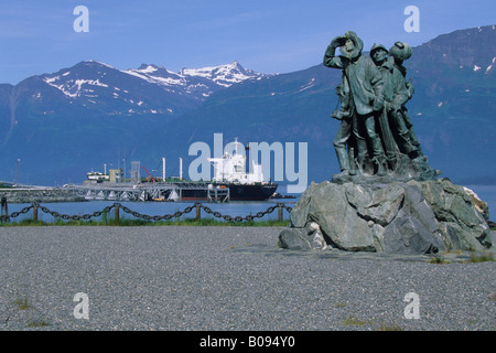 Oil loading port, statue in memory of the construction of the oil pipeline, Valdez on Prince William Sound, Alaska Stock Photo