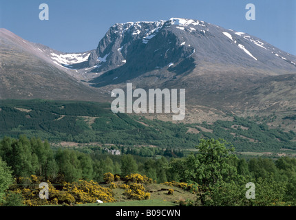 Ben Nevis with Inverlochy Castle luxury hotel in foreground, Fort William, Scotland, UK Stock Photo