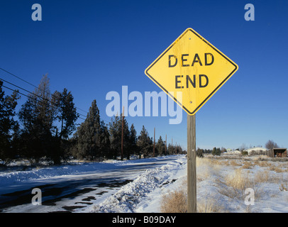 A road sign informs drivers that this road is a dead end Stock Photo