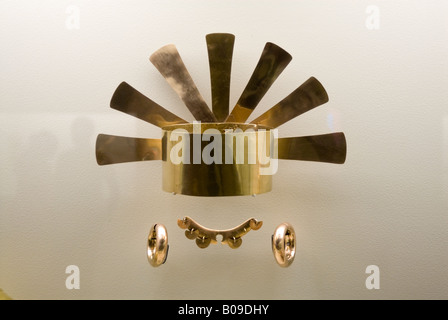 Pre Columbian gold artefact in the Museo del Oro, Bogota, Colombia Stock Photo