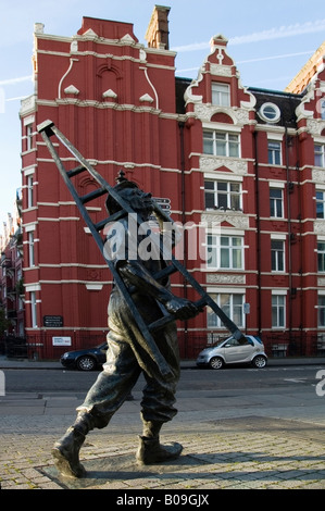 Sculpture of Window cleaner by Allan Sly, in front of red, Edwardian, residential mansion block, West End of London, UK Stock Photo