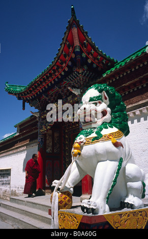 July 24, 2006 - Monk at the entrance to Gong Tang pagoda at Labrang Lamma Buddhist monastery in Xiahe in China's Gansu province. Stock Photo