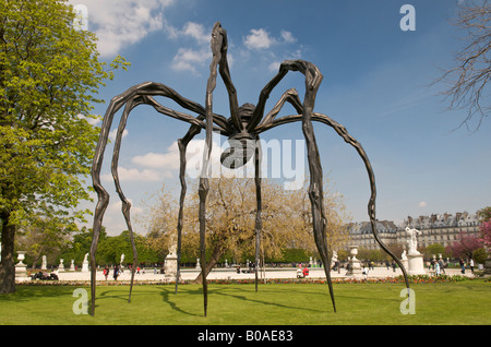 Spider!, Sculpture in the Jardin des Tuileries.