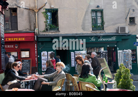 Sitting out at Le Consulat restaurant at Montmatre in Paris Stock Photo