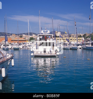 Johnson 105 luxury 32 mtr motor yacht superyacht arriving at Palma International Boat Show 2008 Stock Photo