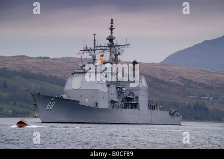 USS Anzio leaving the Gareloch, Scotland for a nato exercise in the Atlantic Stock Photo