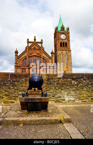 CITY WALL AND GUILDHALL DERRY LONDONDERRY NORTHERN IRELAND Stock Photo