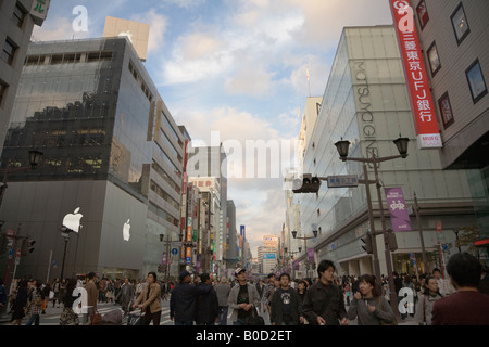 STREET SCENE CHUO DORI AVENUE GINZA TOKYO JAPAN Stock Photo - Alamy