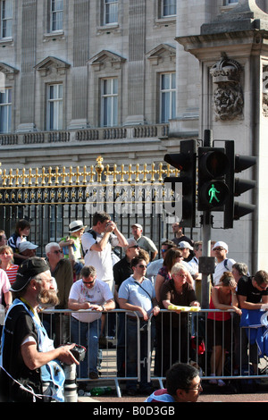 Spectators and photographers look for the next rider in the 2007 Tour de France prologue Stock Photo