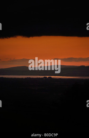 VIEW OF THE RIVER SEVERN IN GLOUCESTERSHIRE UK FROM SELSLEY COMMON LOOKING WEST TO BERKELEY POWER STATION AND THE FOREST OF DEAN Stock Photo