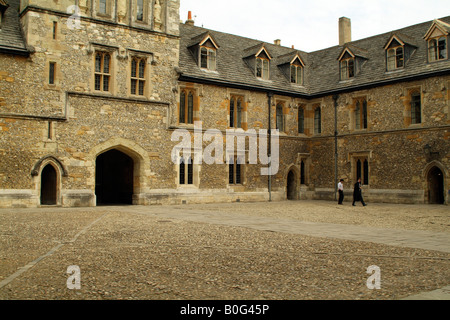 Winchester College Hampshire England UK Pupil walks across Chamber Court Stock Photo