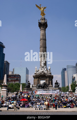 Political protesters on the Paseo de la Reforma, Mexico City Stock Photo