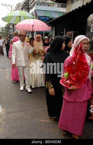 muslim wedding ritual, bride and groom parade, walking  to the mosque, bangkok, thailand Stock Photo